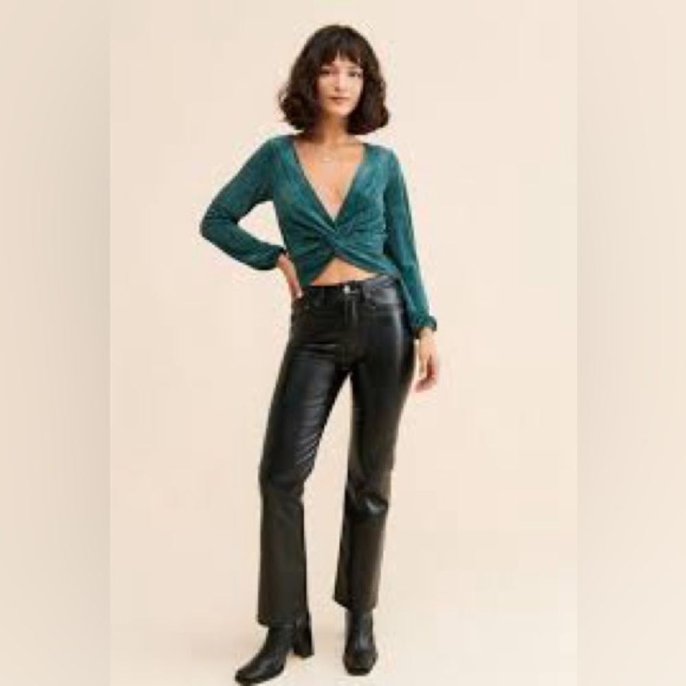 Alluring Kendra knot top in green